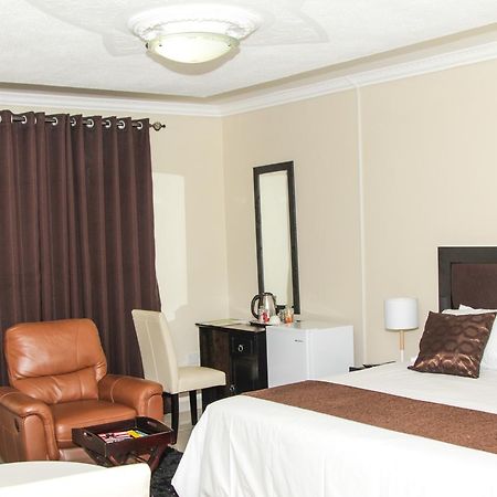 Streets Of Gold Guest House Gaborone Ngoại thất bức ảnh